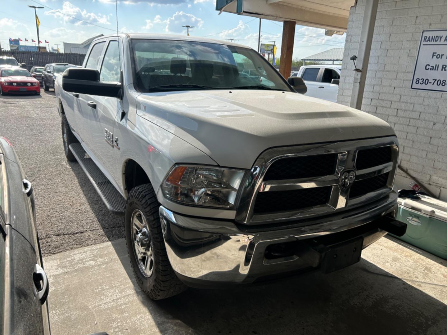 2018 White RAM 2500 (3C6UR5HL2JG) with an 6.7L I6 F OHV 24V engine, Automatic transmission, located at 1687 Business 35 S, New Braunfels, TX, 78130, (830) 625-7159, 29.655487, -98.051491 - Photo#1